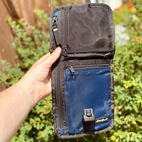 Eddie Bauer Vintage Mini Crossbody/Belt Purse -  Travel/Hiking - Picture 3 of 4
